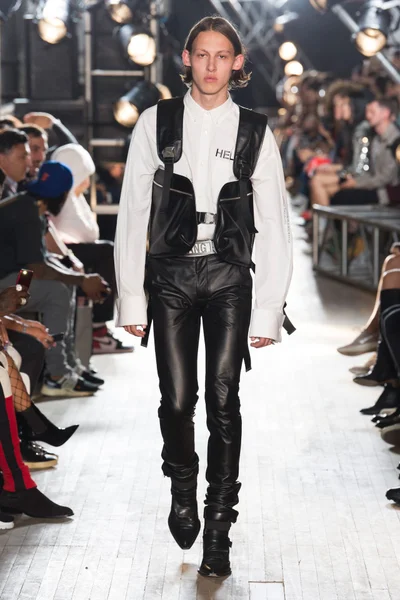 Look 24